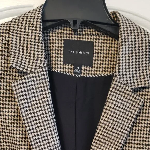 Blazer - Picture 9 of 11